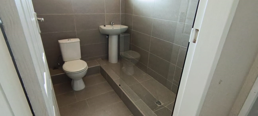 To Let 1 Bedroom Property for Rent in Oostersee Western Cape